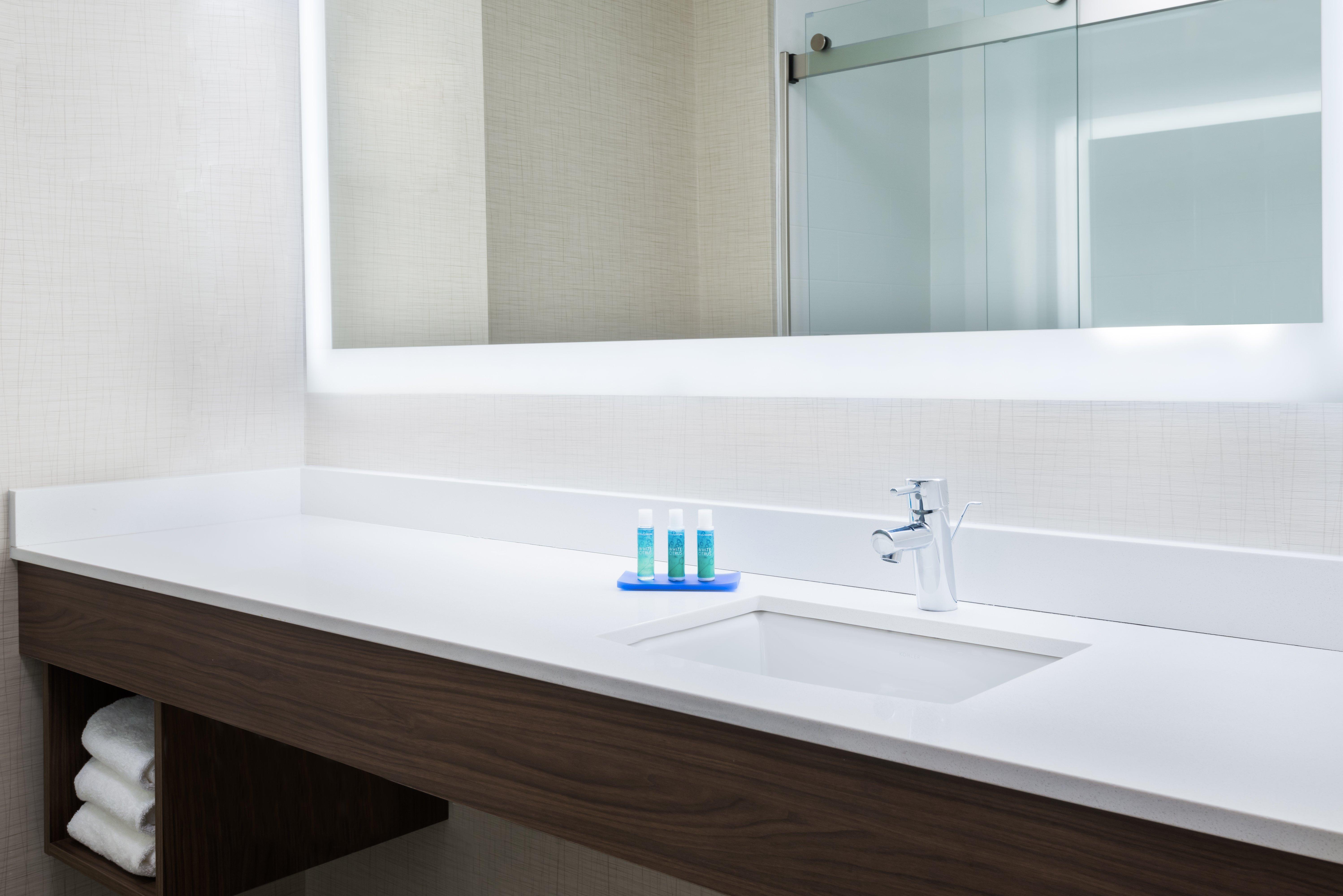 Holiday Inn Express & Suites - Columbus Airport East By Ihg Экстерьер фото
