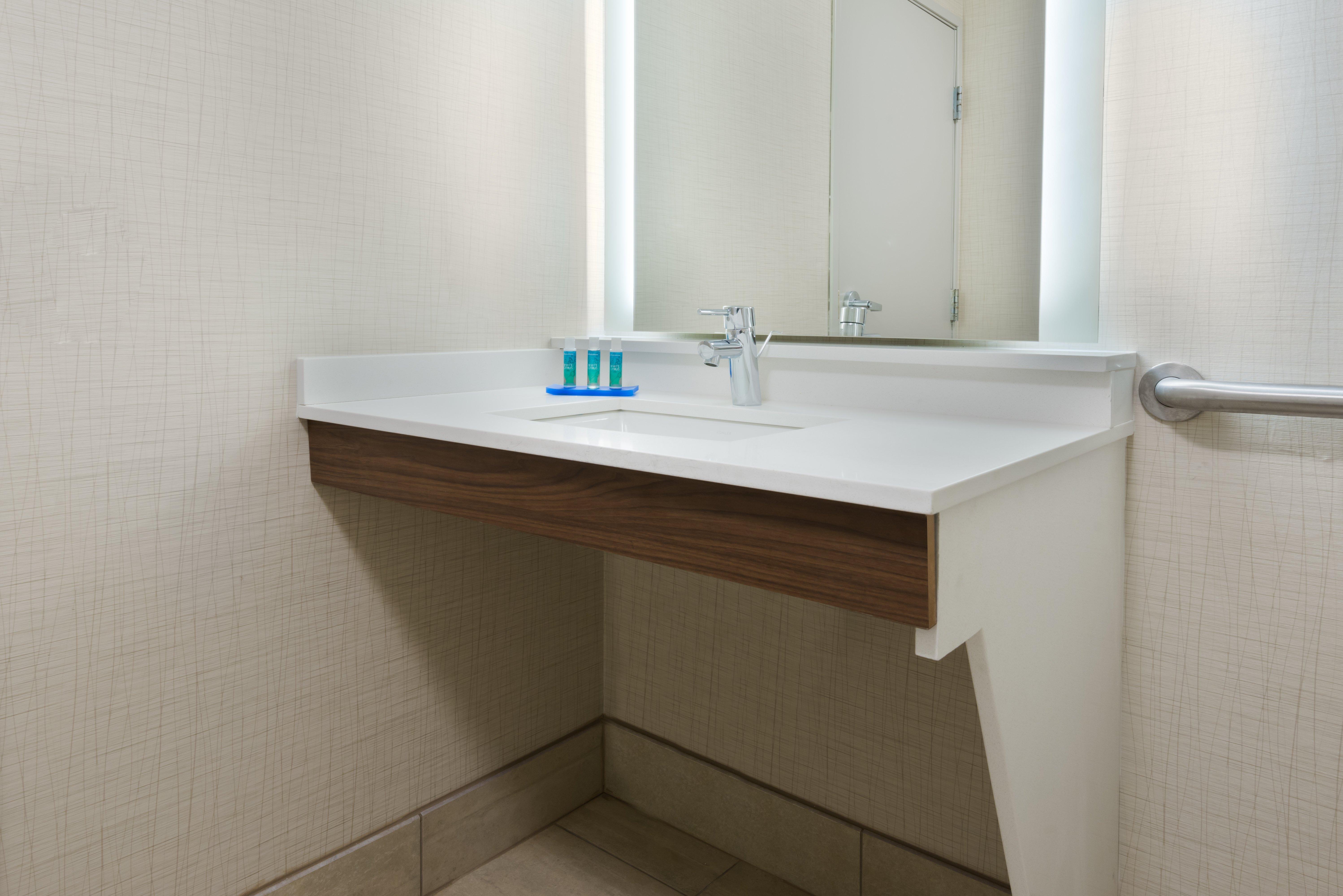 Holiday Inn Express & Suites - Columbus Airport East By Ihg Экстерьер фото