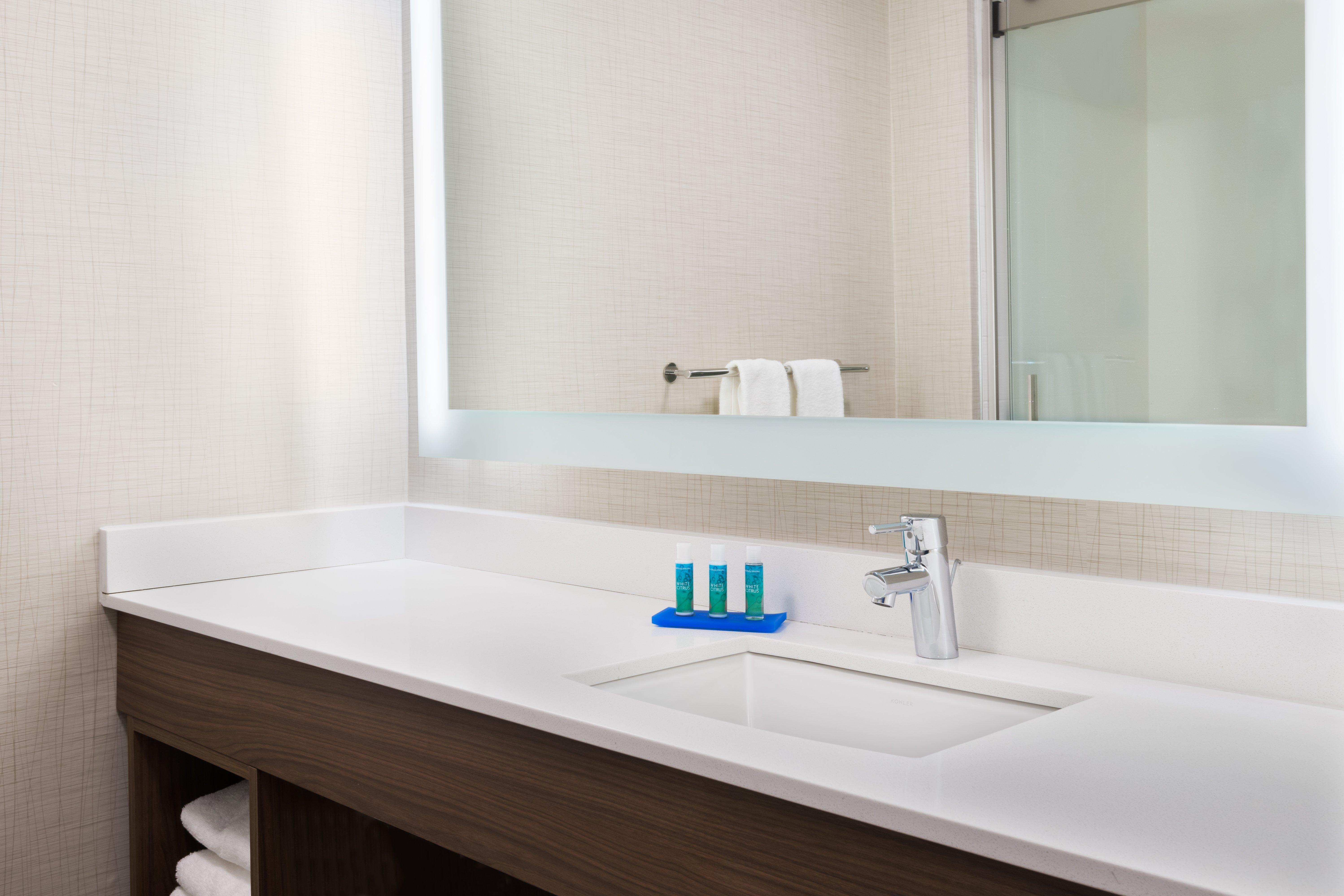 Holiday Inn Express & Suites - Columbus Airport East By Ihg Экстерьер фото