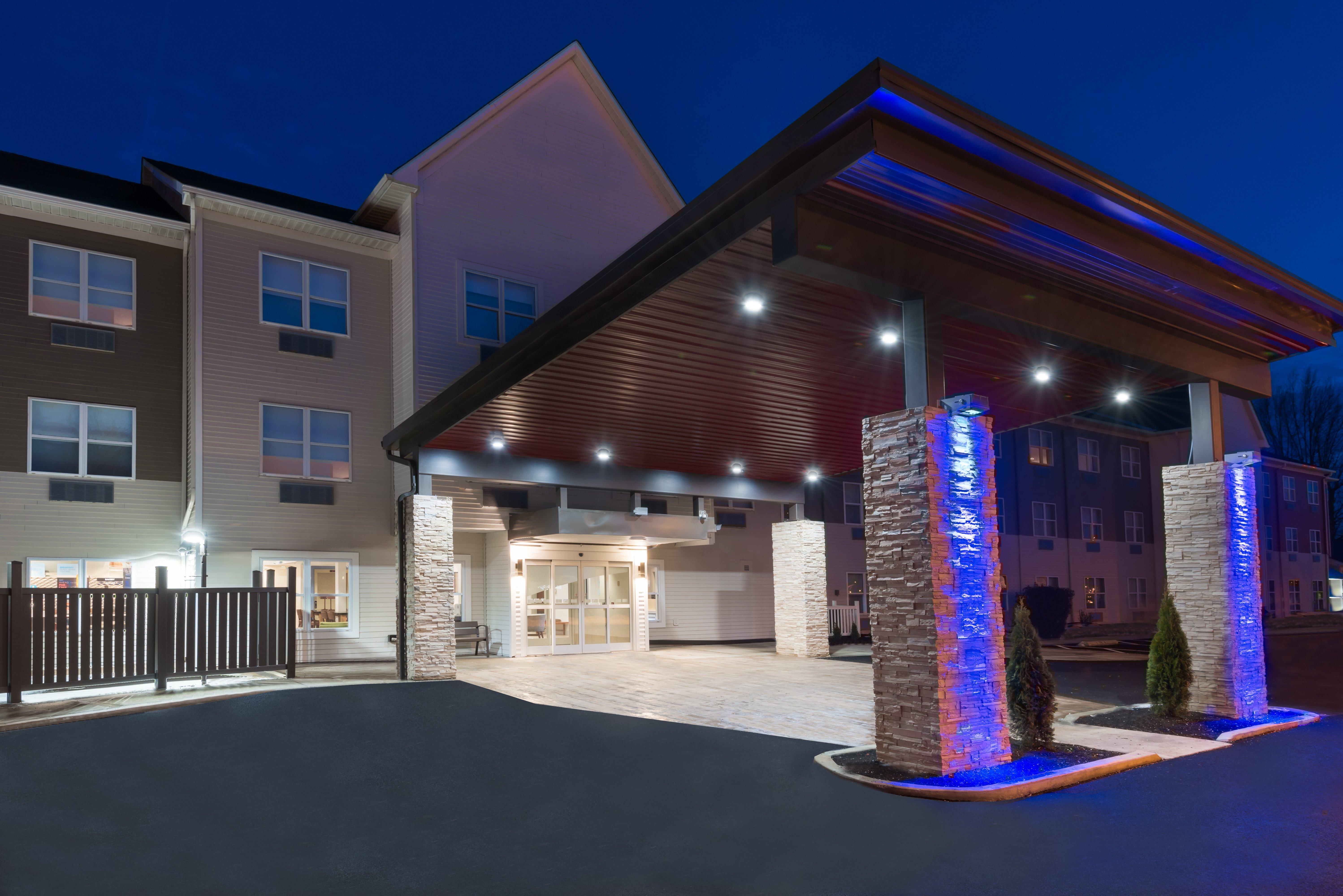Holiday Inn Express & Suites - Columbus Airport East By Ihg Экстерьер фото