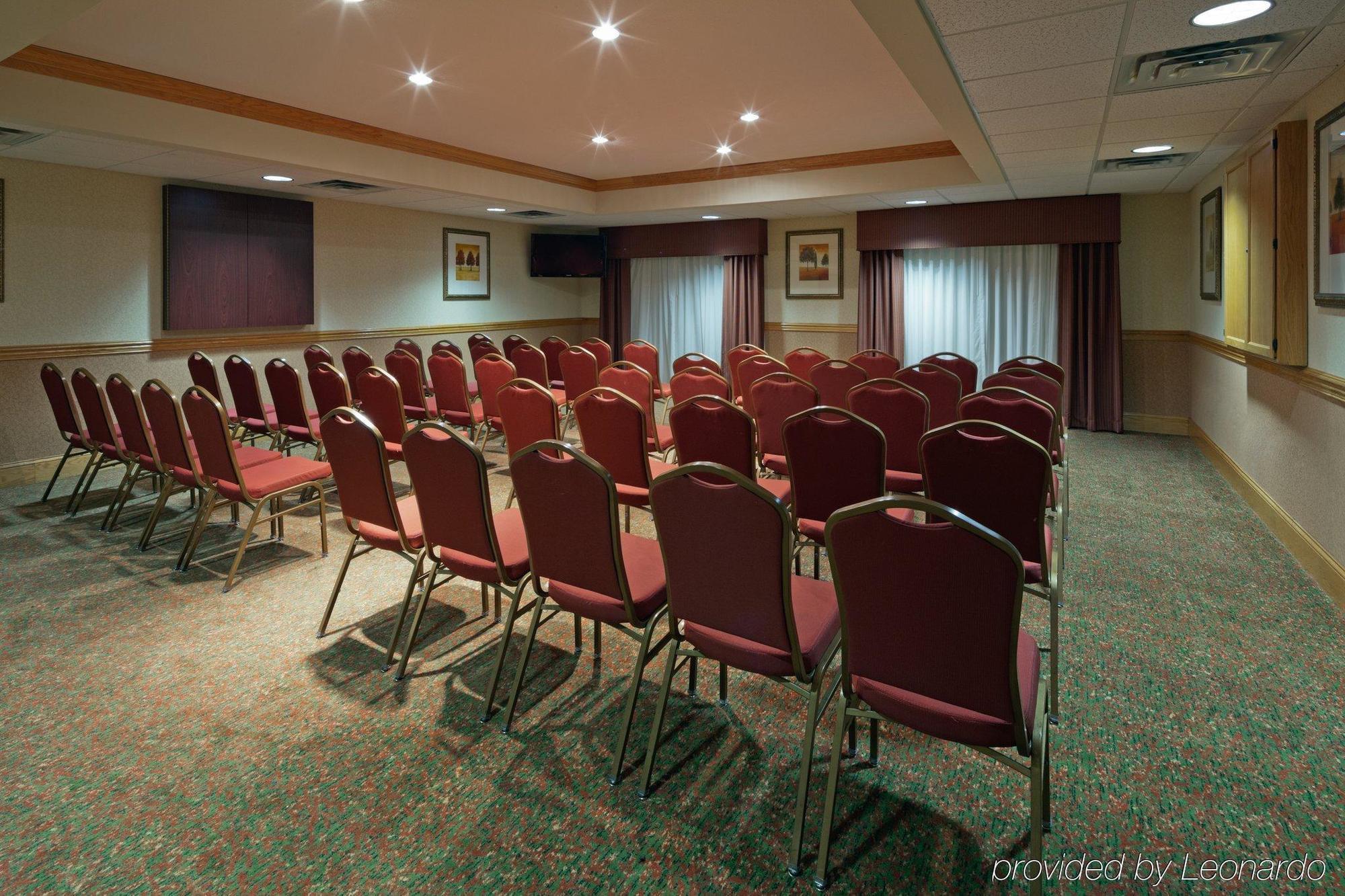 Holiday Inn Express & Suites - Columbus Airport East By Ihg Бизнес фото