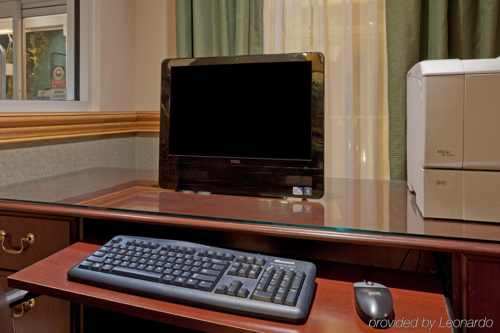 Holiday Inn Express & Suites - Columbus Airport East By Ihg Удобства фото