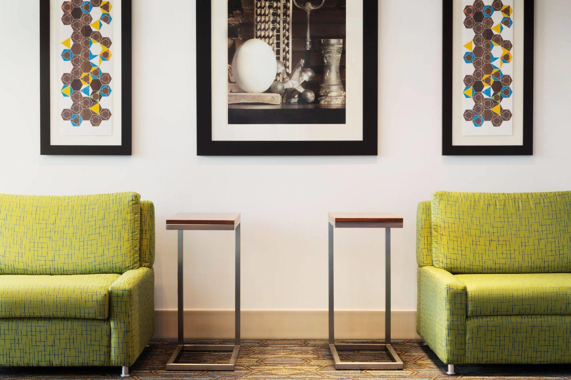 Holiday Inn Express & Suites - Columbus Airport East By Ihg Экстерьер фото