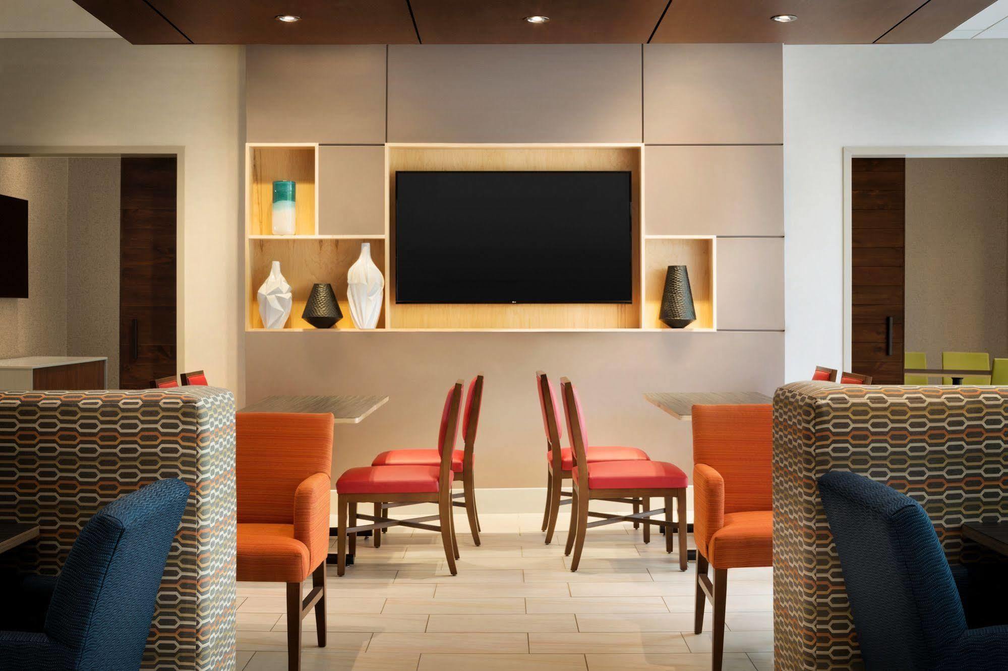 Holiday Inn Express & Suites - Columbus Airport East By Ihg Экстерьер фото