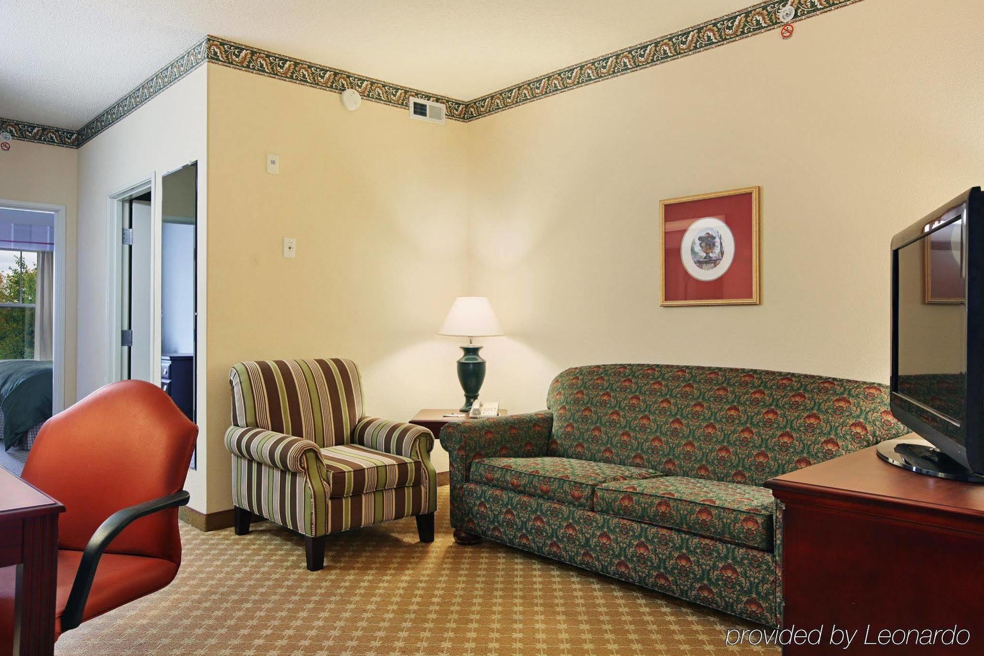 Holiday Inn Express & Suites - Columbus Airport East By Ihg Экстерьер фото